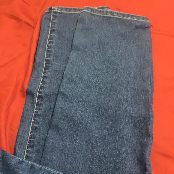 Women’s pull on Levi’s - Picture 5 of 5